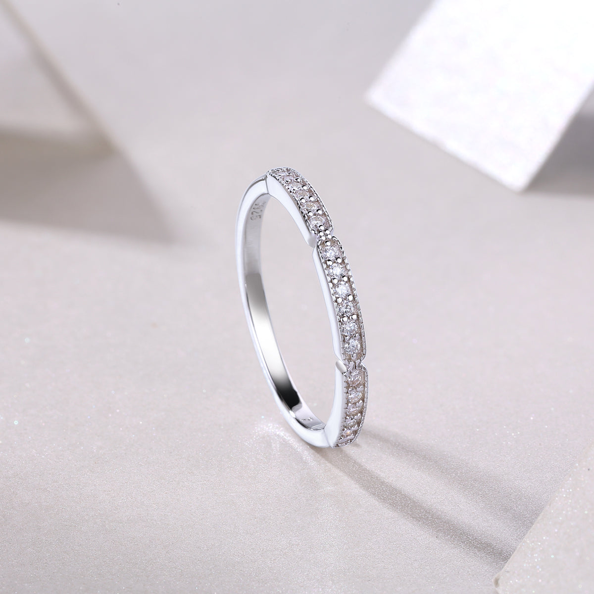 Moontrace - 0.1 ct (each)