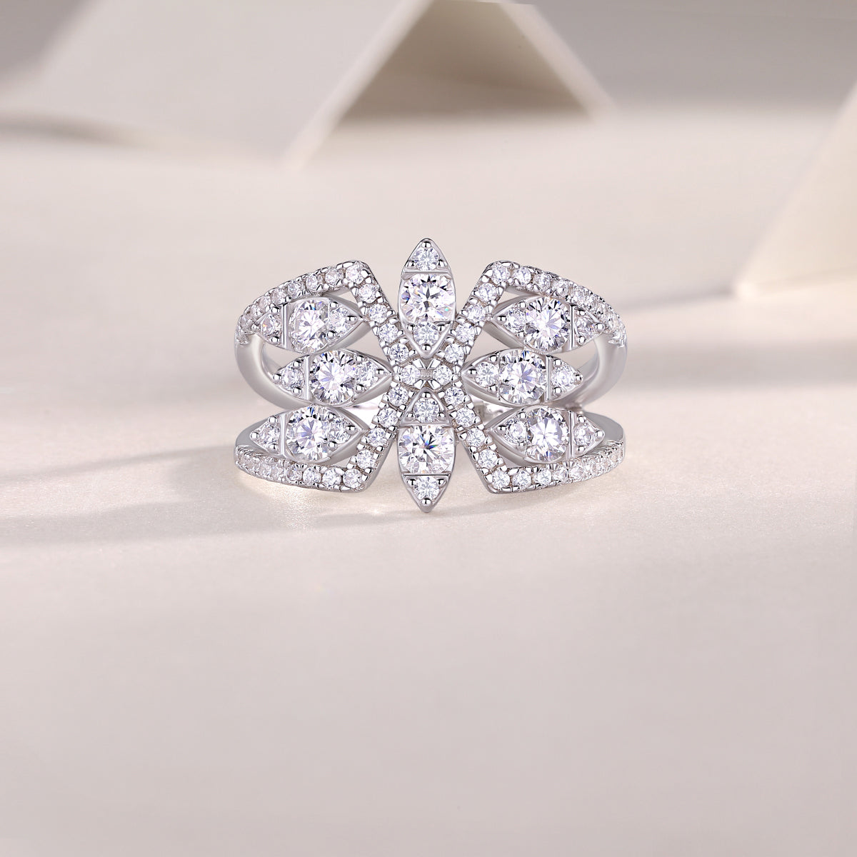 Silent Flower - 0.1 ct (Per stone)